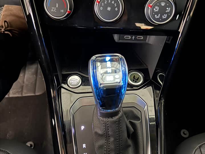 Фото 14 - Volkswagen T-Roc