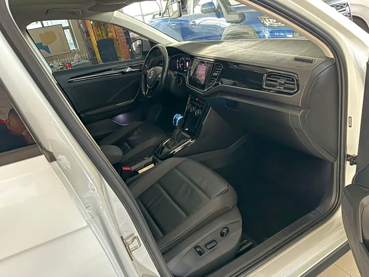 Фото 6 - Volkswagen T-Roc