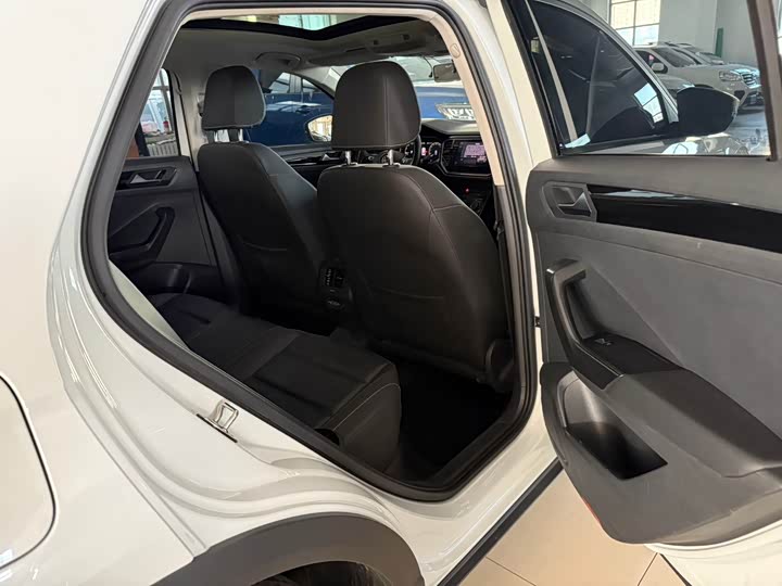 Фото 7 - Volkswagen T-Roc