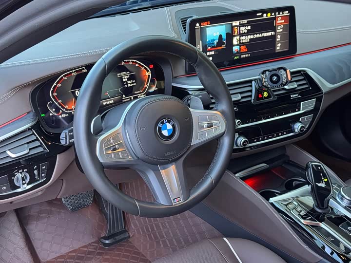 Фото 13 - BMW 5 Series