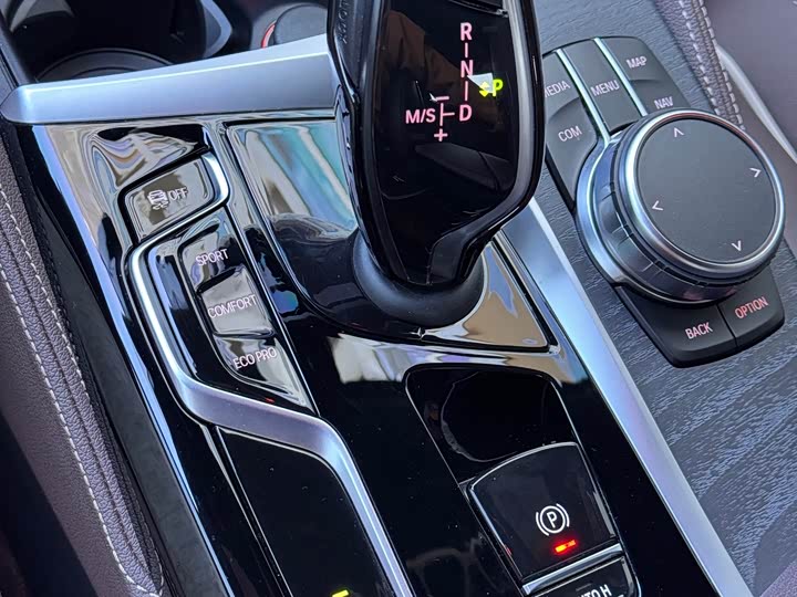 Фото 14 - BMW 5 Series