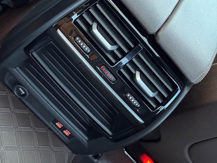 Фото 19 - BMW 5 Series