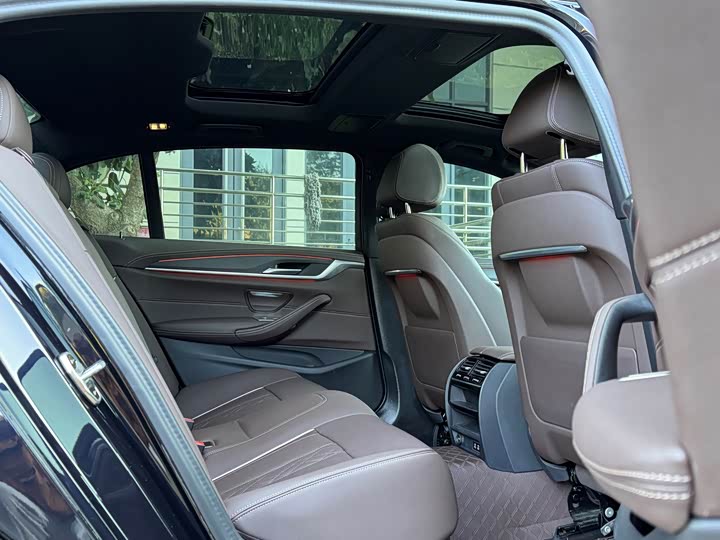 Фото 25 - BMW 5 Series