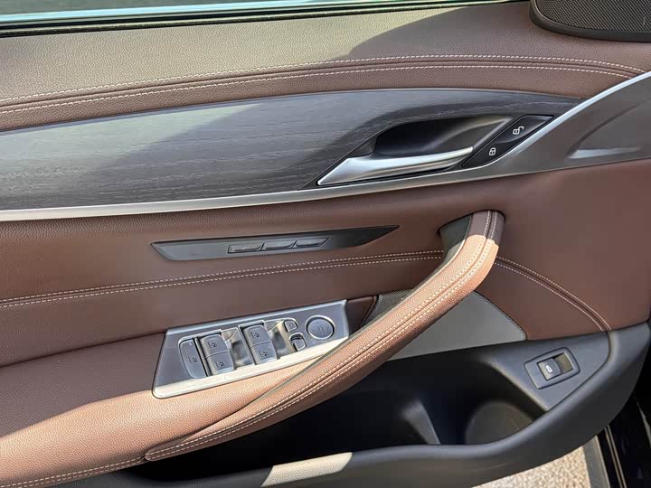 Фото 9 - BMW 5 Series