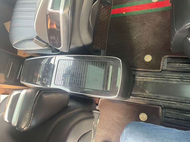 Фото 10 - Roewe iMax 8