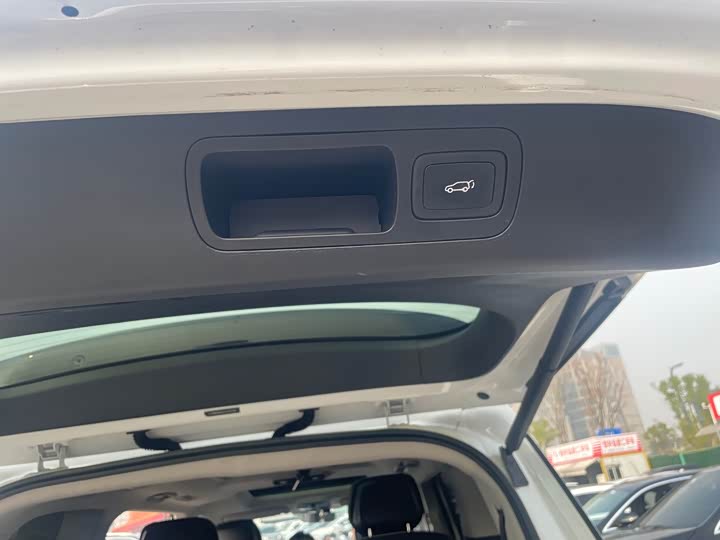 Фото 12 - Roewe iMax 8