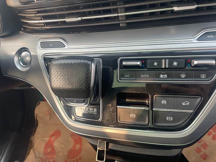 Фото 17 - Roewe iMax 8