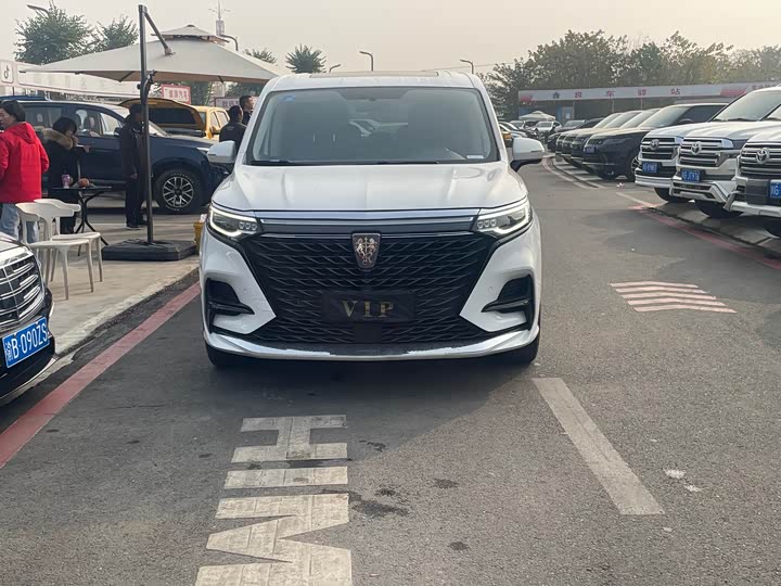 Фото 2 - Roewe iMax 8