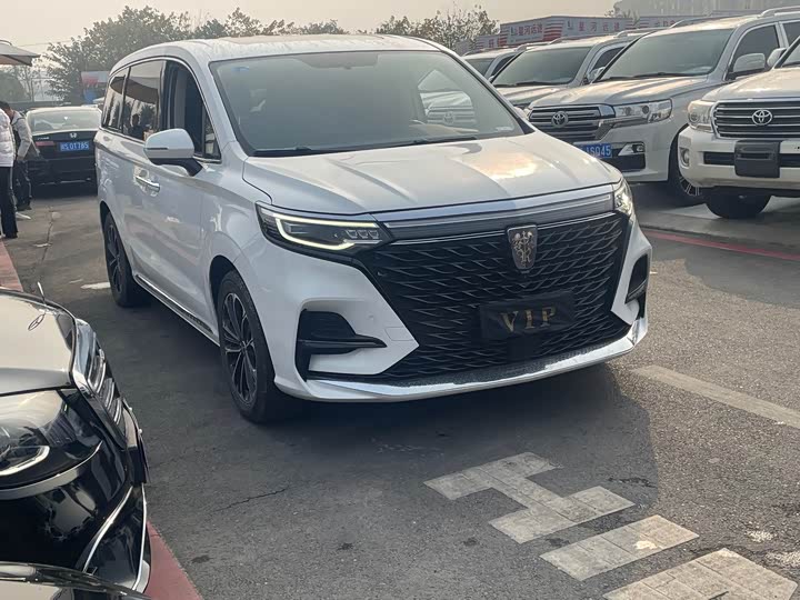 Фото 3 - Roewe iMax 8