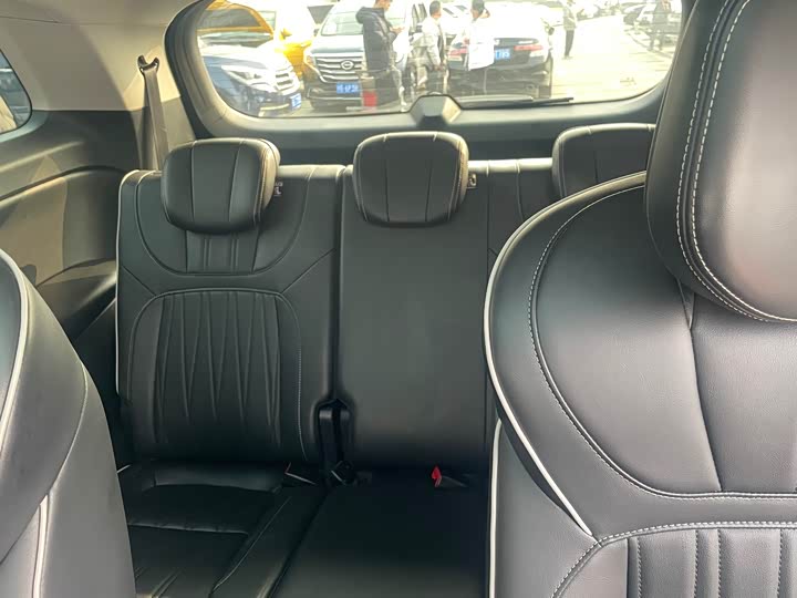 Фото 9 - Roewe iMax 8