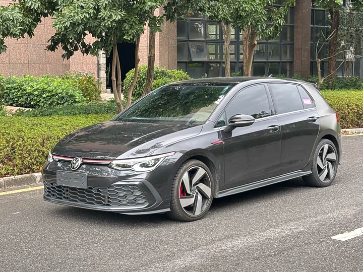 Фото 1 - Volkswagen Golf GTI