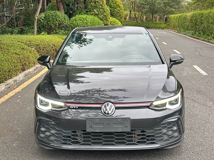 Фото 2 - Volkswagen Golf GTI