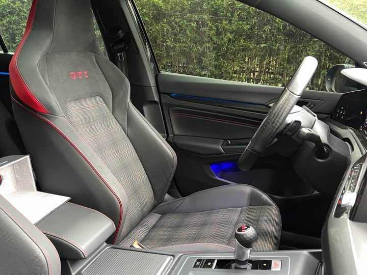 Фото 4 - Volkswagen Golf GTI