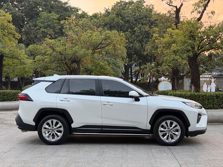 Фото 5 - Toyota Wildlander