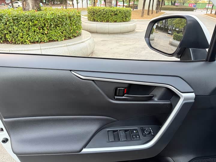 Фото 8 - Toyota Wildlander