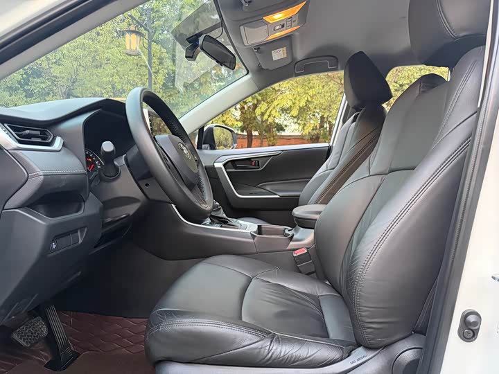 Фото 9 - Toyota Wildlander