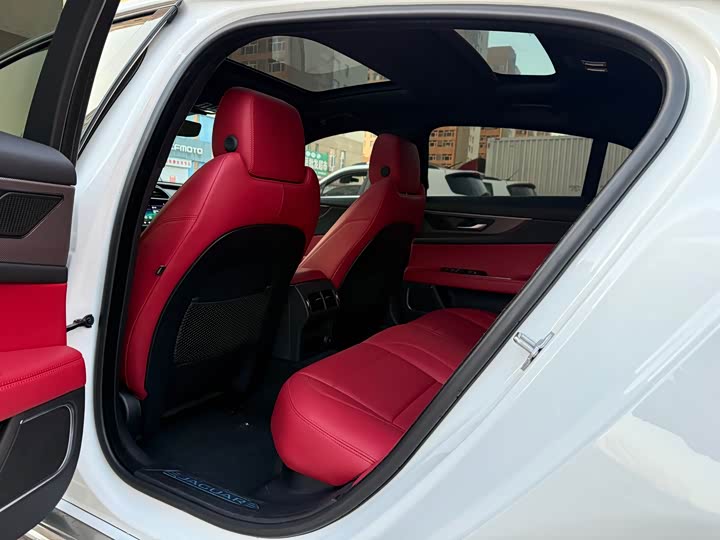 Фото 12 - Jaguar XE L