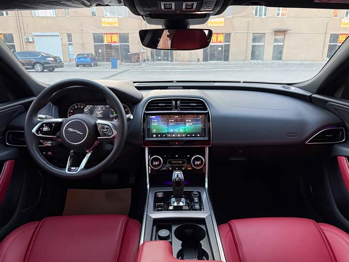 Фото 16 - Jaguar XE L