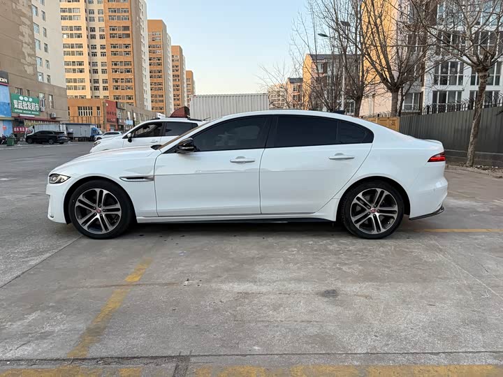 Фото 20 - Jaguar XE L