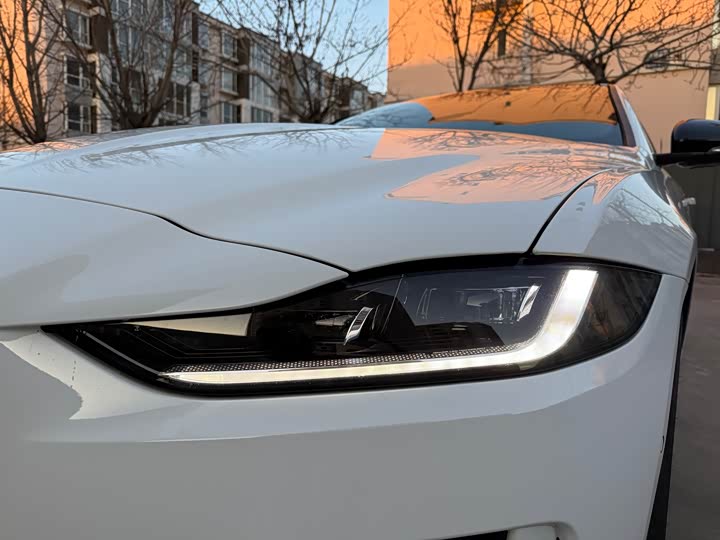 Фото 4 - Jaguar XE L