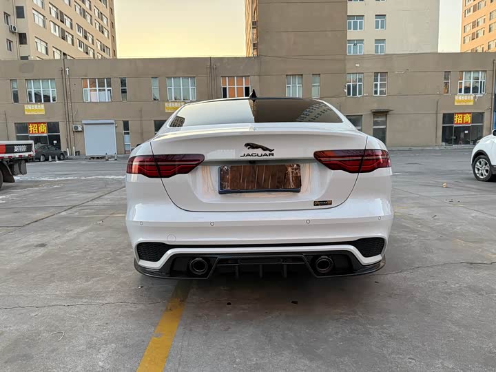 Фото 6 - Jaguar XE L