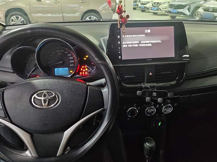 Фото 10 - Toyota Vios