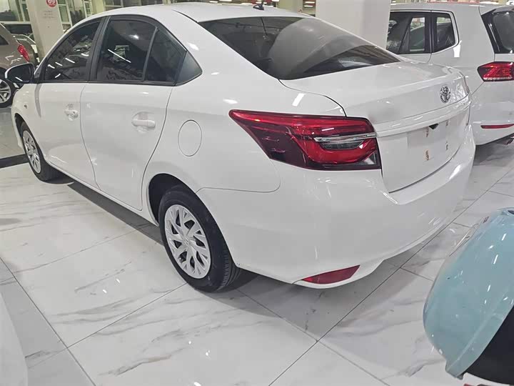 Фото 4 - Toyota Vios