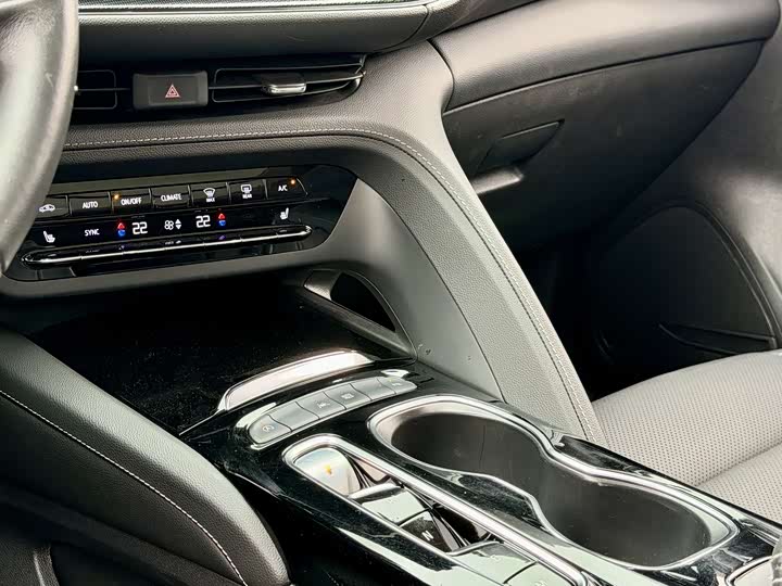 Фото 15 - Buick Envision Plus