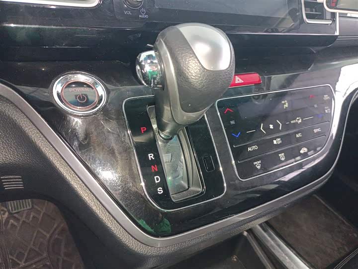 Фото 14 - Honda Elysion