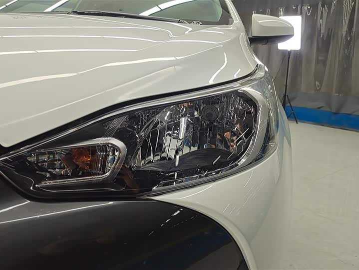 Фото 5 - Toyota Yaris L Hatchback