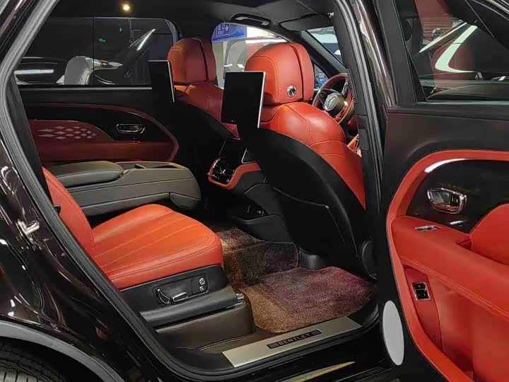 Фото 10 - Bentley Bentayga