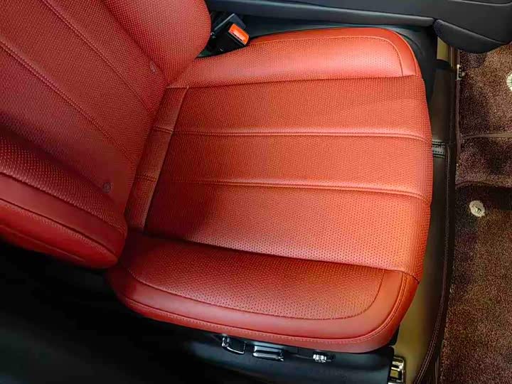 Фото 11 - Bentley Bentayga