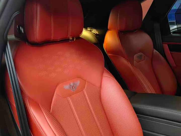 Фото 12 - Bentley Bentayga