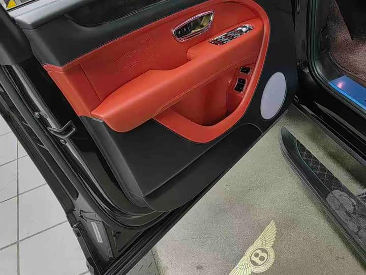 Фото 2 - Bentley Bentayga