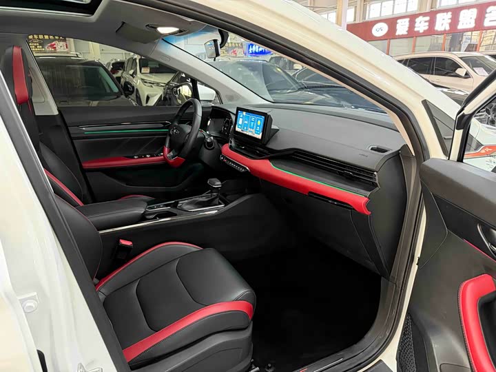 Фото 16 - Geely Emgrand GS