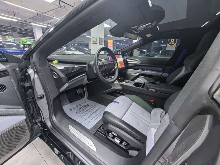 Фото 6 - HiPhi Z