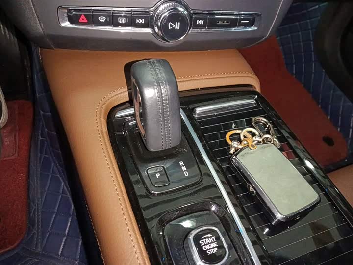 Фото 13 - Volvo S90 Hybrid