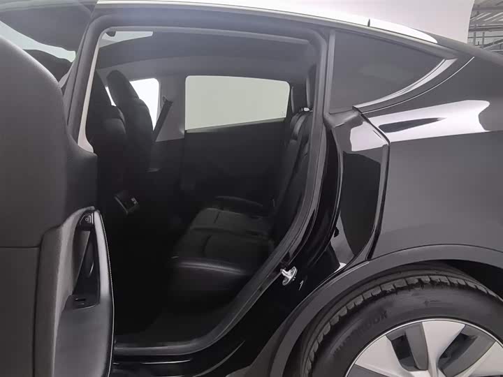 Фото 15 - Tesla Model Y