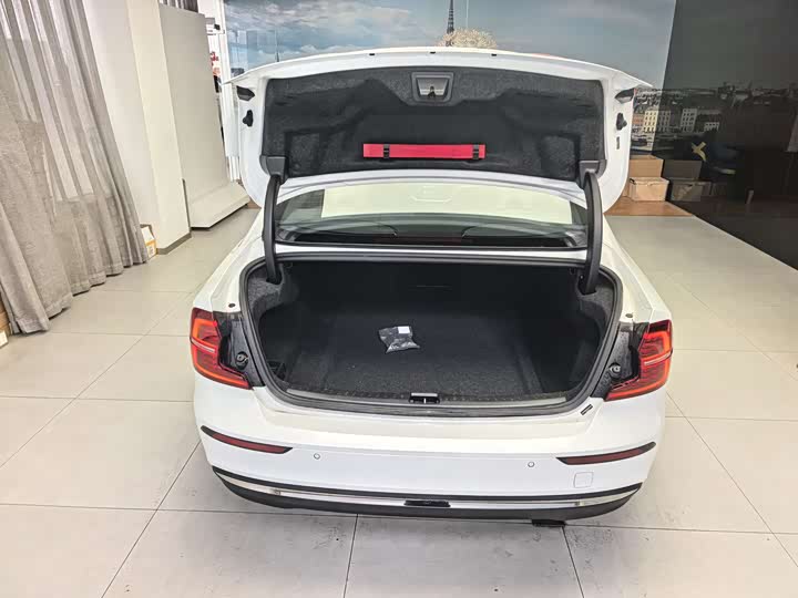 Фото 15 - Volvo S60