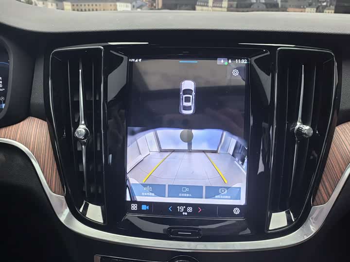 Фото 9 - Volvo S60