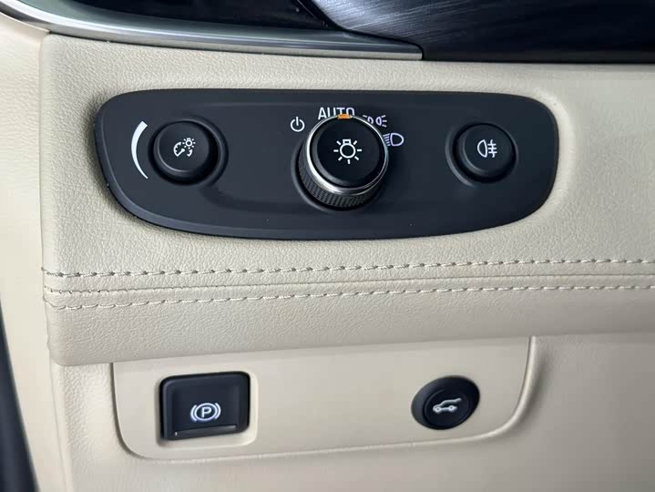 Фото 15 - Buick GL8 ES