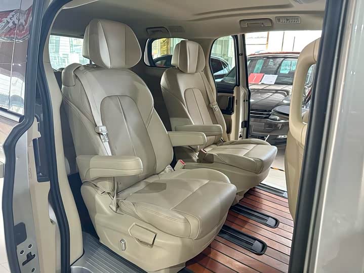 Фото 17 - Buick GL8 ES