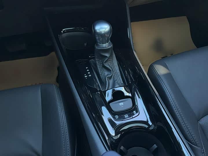 Фото 11 - Toyota Izoa