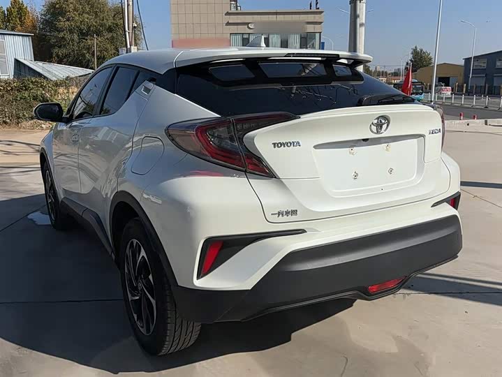 Фото 15 - Toyota Izoa