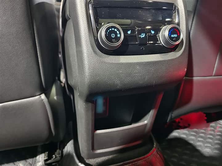 Фото 7 - Ford Equator