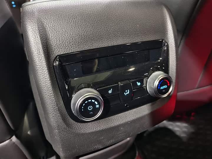 Фото 8 - Ford Equator