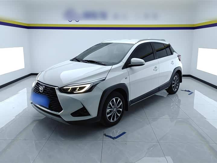 Фото 2 - Toyota Yaris L Hatchback