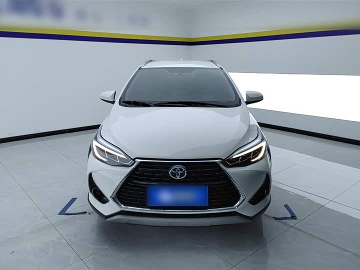 Фото 3 - Toyota Yaris L Hatchback