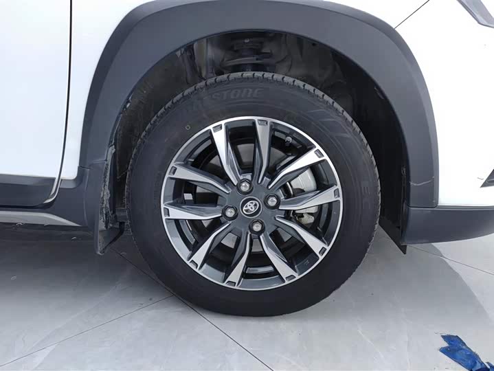 Фото 4 - Toyota Yaris L Hatchback