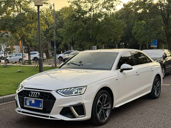 Фото 1 - Audi A4L